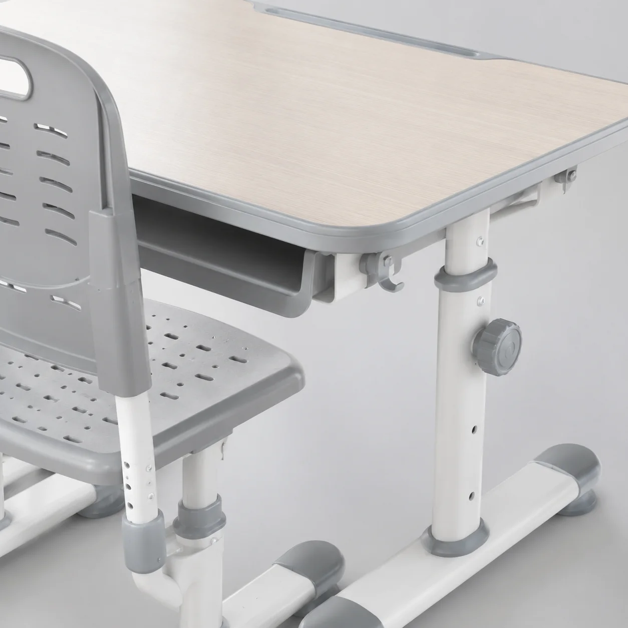Sovaeli Adjustable Kids Desk and Chair Set - Image 2