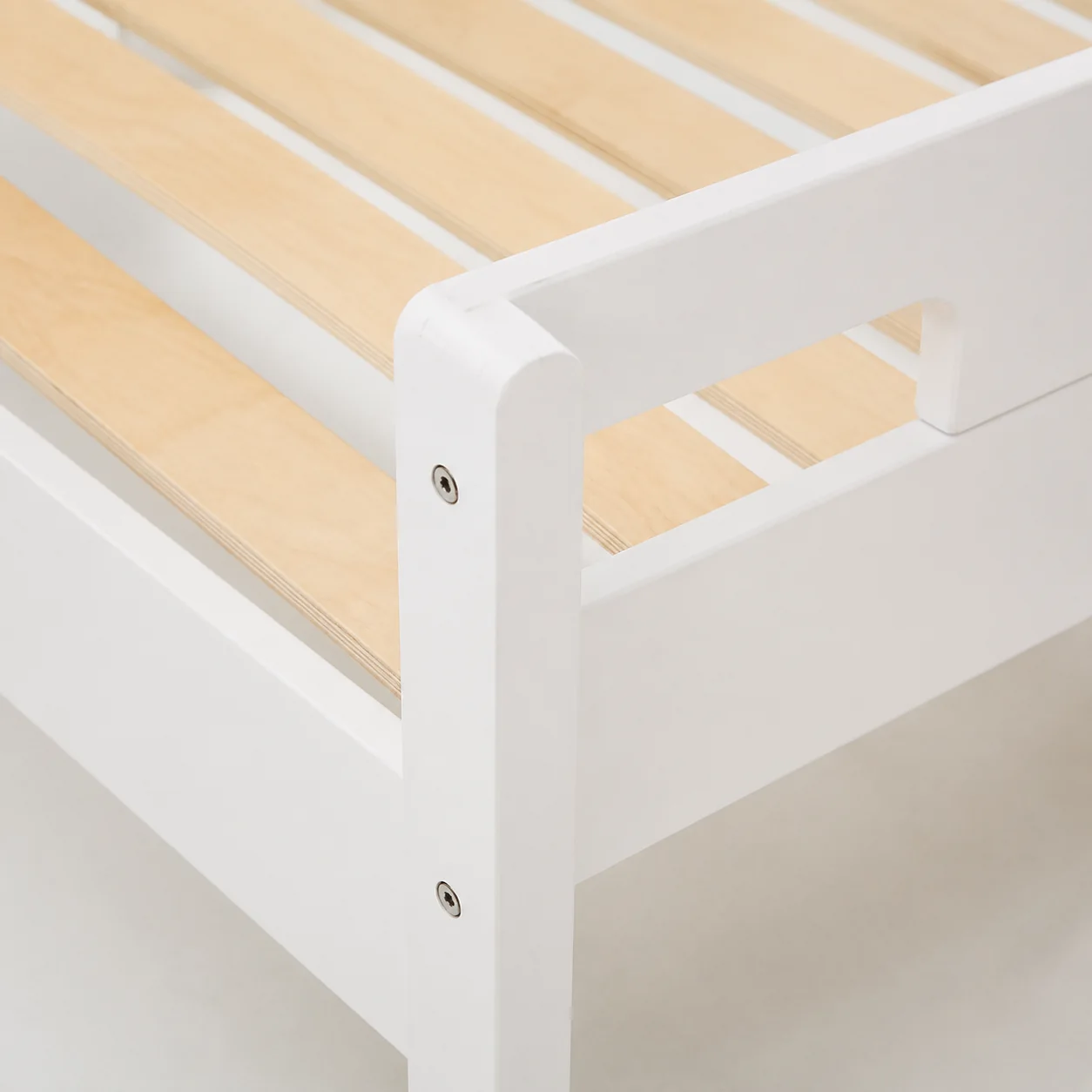 Sovaeli Twin Kids Platform Bed with Guard Rail - Image 2